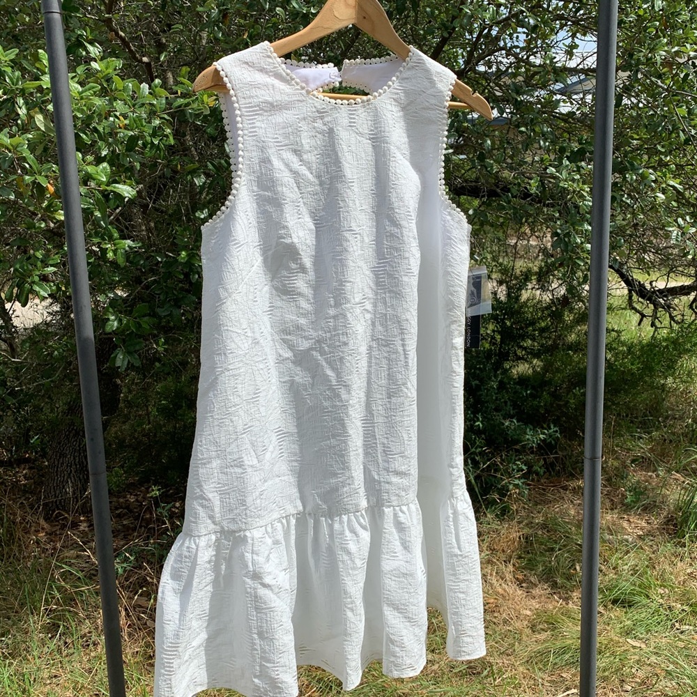 White dress Maggy London